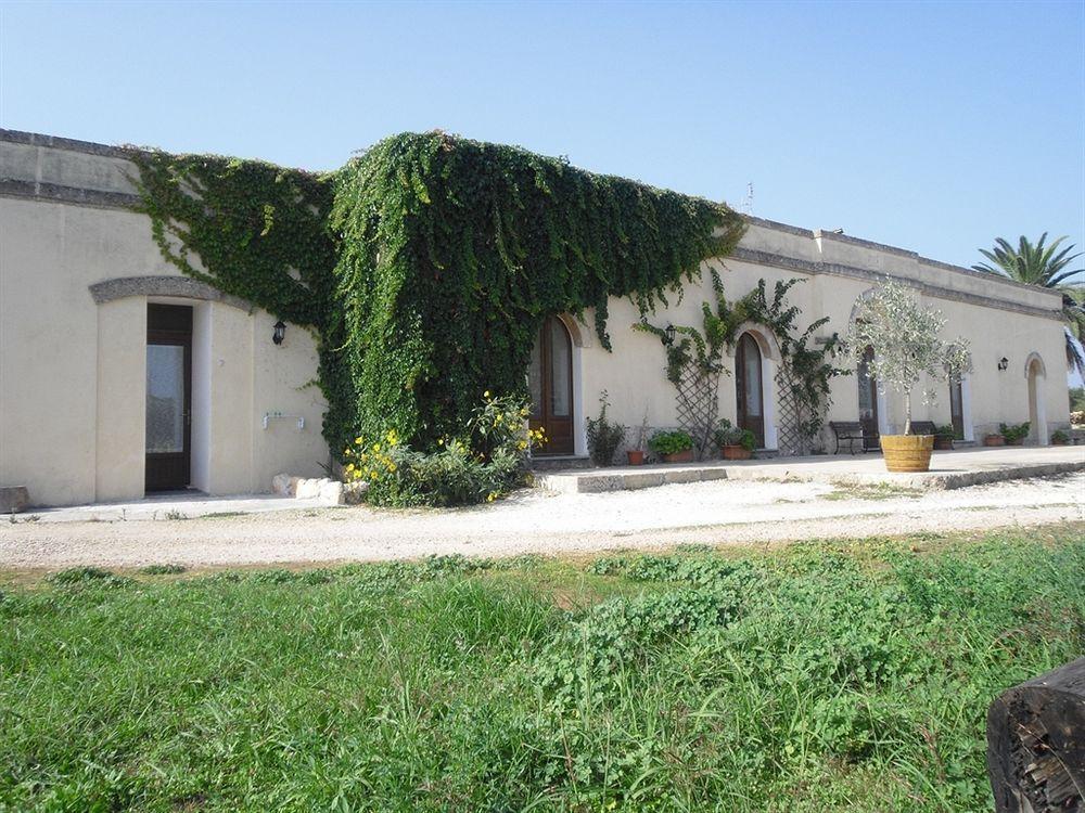 Bio-Agriturismo masseria La Palombara Salve Exterior foto